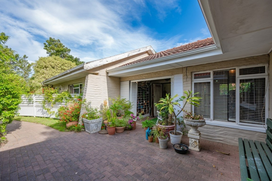6 Bedroom Property for Sale in Golden Acre Western Cape
